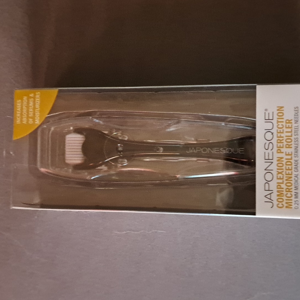 JAPONESQUE Microneedle Roller